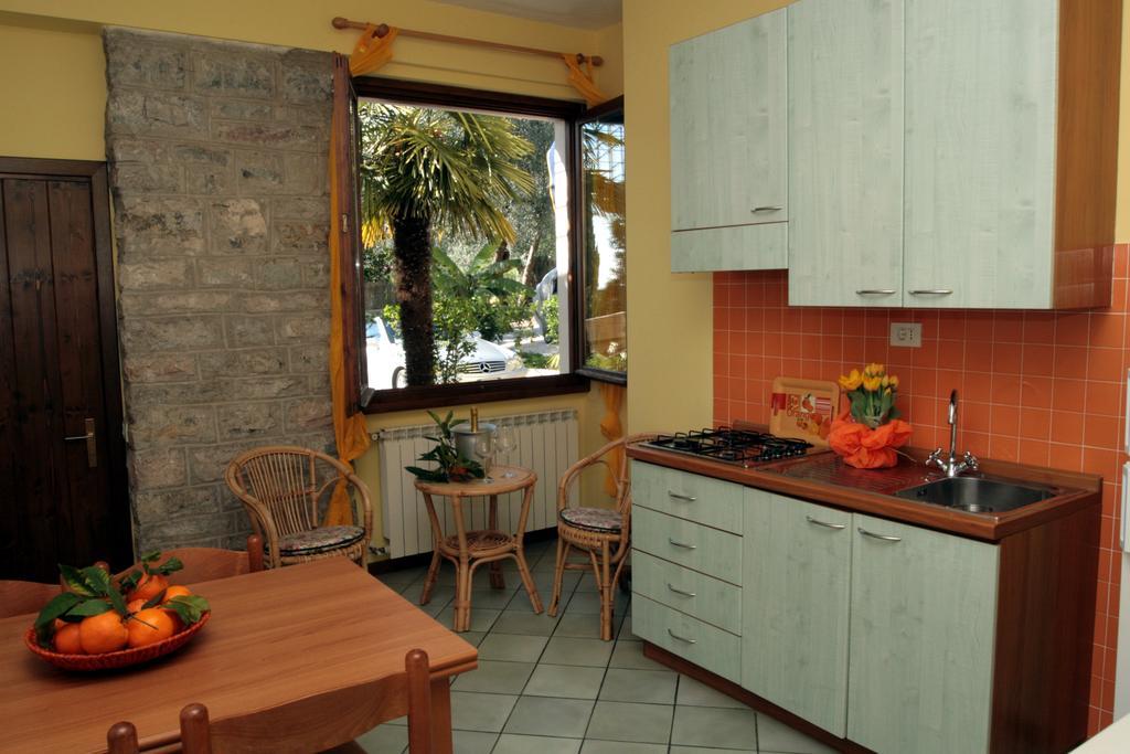 Villa Residence La Limonaia Gargnano Szoba fotó